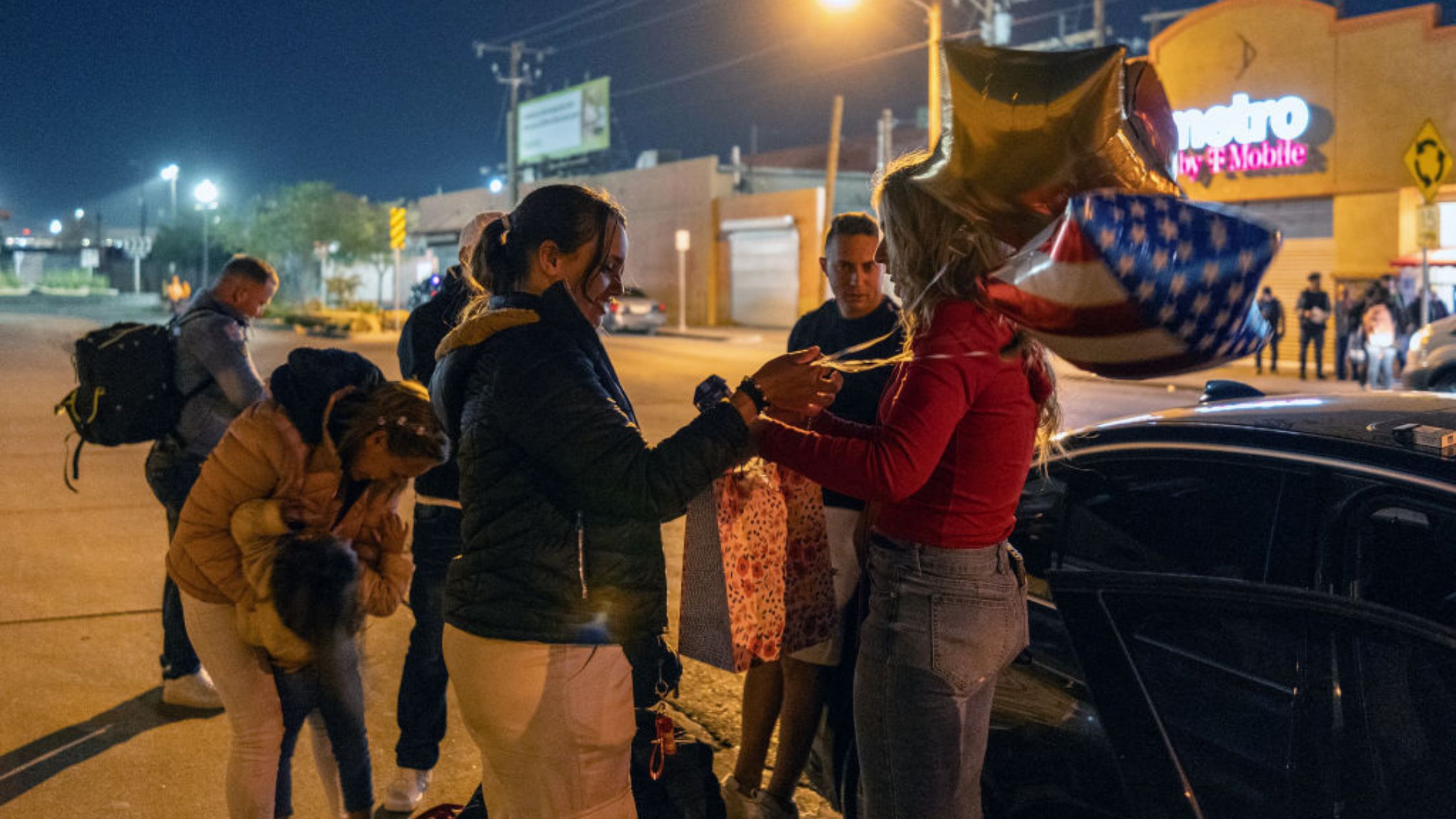 ¿Qué pueden hacer los inmigrantes en riesgo de ser deportados de EE.UU. con las medidas de Trump?