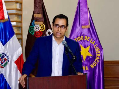 Juan Ariel Jiménez: no se alcanza desarrollo «regalando dinero»
