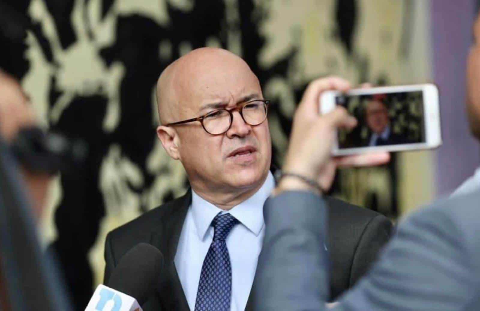 Domínguez Brito critica reunión con expresidentes