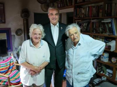 Luis Abinader lamenta el deceso de Pepa Mujica