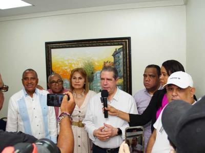 Francisco Javier realiza encuentros miembros Comité Central del PLD