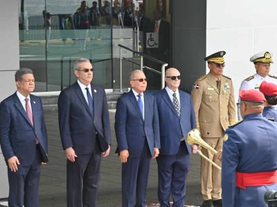 Empieza reunión de Abinader con expresidentes sobre crisis migratoria