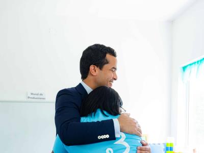 Omar Fernández destina fondo a madres con hijos con parálisis cerebral