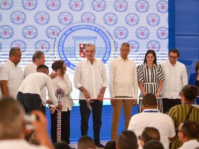 Abinader entrega obras de agua potable en zona sur de Santiago
