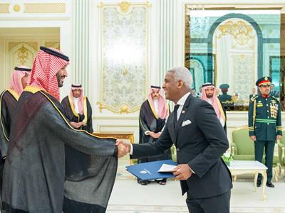 Andy Rodríguez Durán entrega cartas credenciales en Arabia Saudita