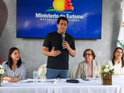 Ministro Collado deja iniciada obra reconstrucción municipio Salcedo