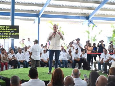 Presidente Abinader encabeza entrega de títulos en Puerto Plata