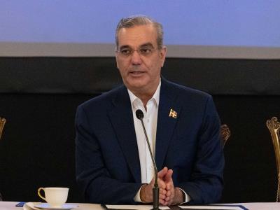 Abinader promete acelerar nueva fuerza supresión de pandillas en Haití